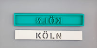 Easy-Sticks Silikonform Köln, abgebildet mit der grünen Form oben und dem weißen Ergebnis unten, ideal für kreative Bastelprojekte und individuelle Geschenke.