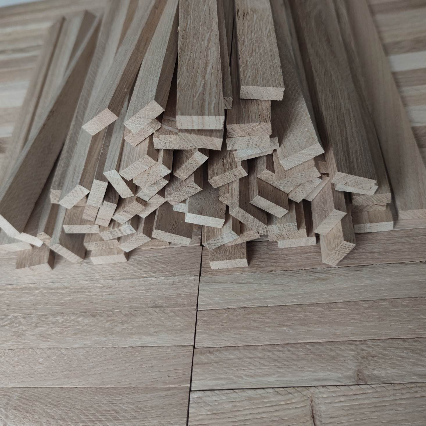 Mit Easy-Sticks 4.0 aus Eichenholz gestalten - Perfekte Holzstücke für Künstler und Handwerker - 32cm x 2,3cm x 0,8cm