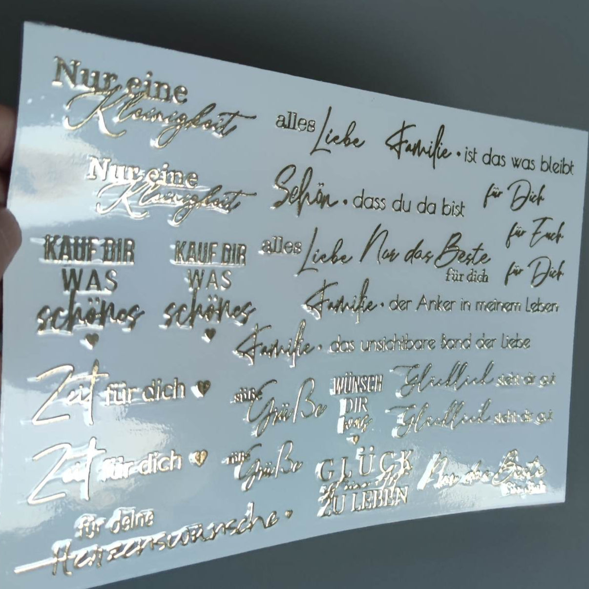 Goldene Rub On Sticker A5 von easy-sticks, Anwendungshinweise für die kreative Nutzung; einfach und schnell auf glatte Oberflächen anwendbar.