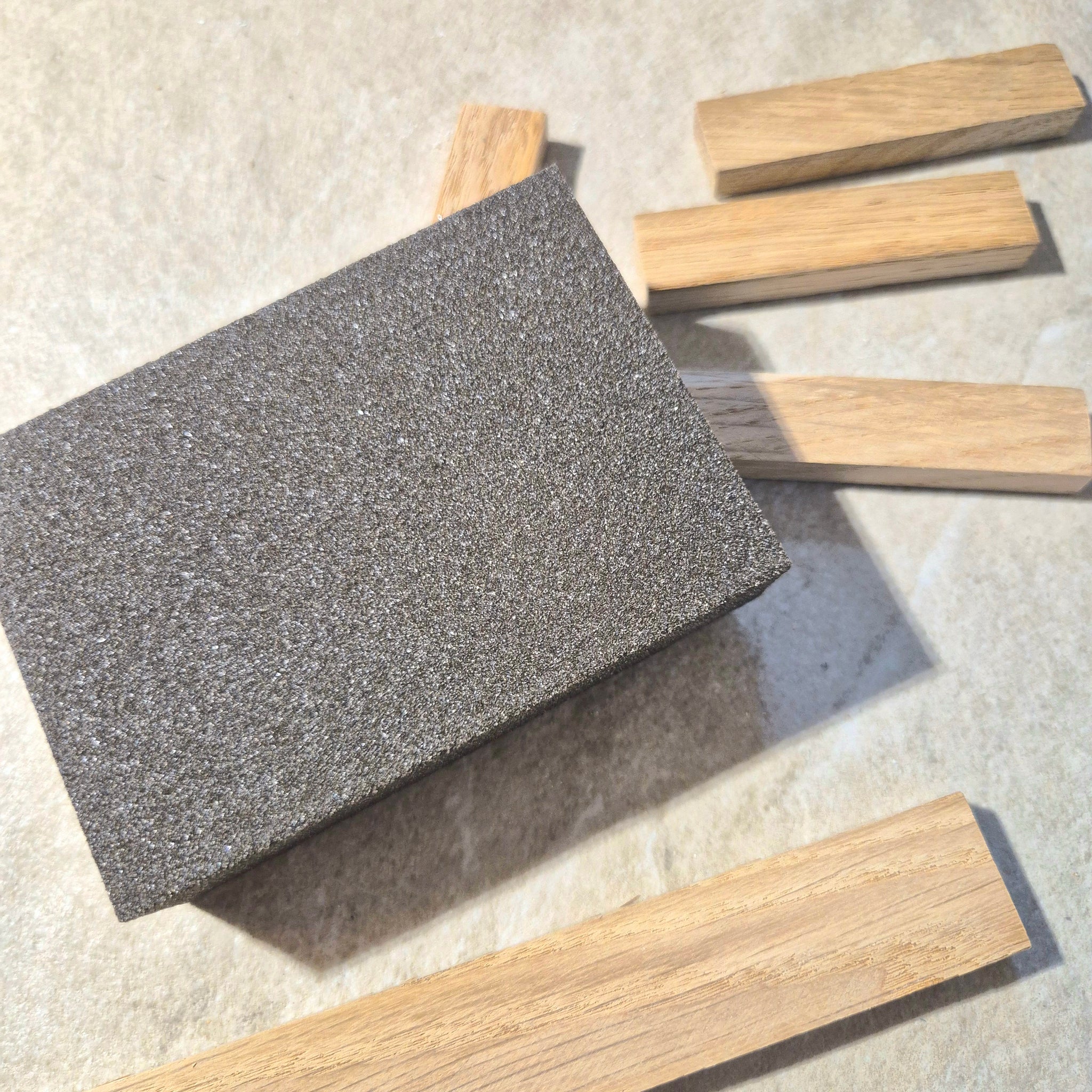 Toller Schleifschwamm zum Schleifen von Holz - wie den Easy-Sticks.