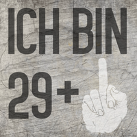 Grafik zur "Ich bin 29+" Plotterdatei von easy-sticks, die handgestoppte Zeichen und stylische Schriftzüge zeigt.