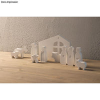 Weihnachtliche Silikon Gießform Krippe von easy-sticks mit modern gestalteten Figuren, darunter Maria, Josef und Tiere, auf einem hellen Holztisch. Ideal für DIY Weihnachtsdeko.