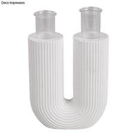 Fertige Produkte aus der Silikonform von Easy-Sticks - U-Form geriffelt mit zwei Reagenzgläsern, attraktive Dekoration.