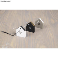 Drei stilvolle Mini-Anhänger in Hausform von easy-sticks, passend für verschiedene Dekorationsideen und kreatives Basteln.