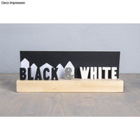 Dekoratives Beispiel mit der Silikon Gießform Mini ABC von easy-sticks, zeigt den Schriftzug "BLACK & WHITE" in unterschiedlicher Farbgestaltung.