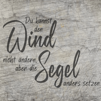 Inspirierendes Design der 'Du kannst den Wind nicht ändern, aber die Segel anders setzen' Plotterdatei von easy-sticks, das kreativ in Holz oder Acryl verarbeitet werden kann.