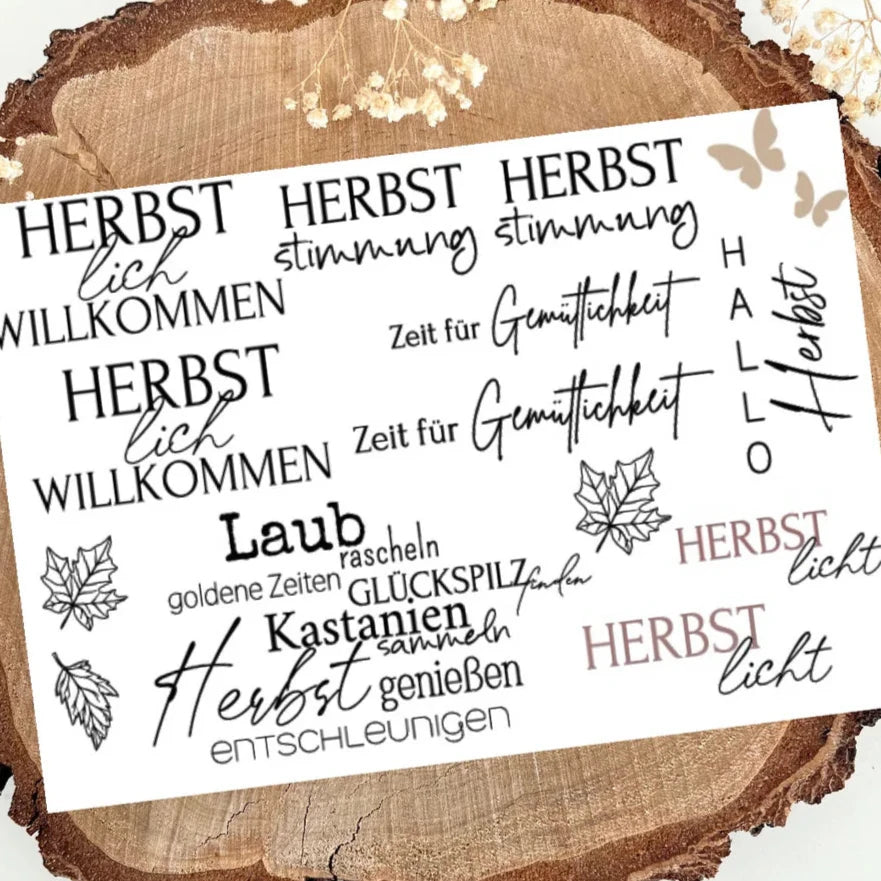 RUB ON UV Sticker randlos Herbst von easy-sticks mit verschiedenen herbstlichen Sprüchen und Motiven auf einem Holzuntergrund. Perfekt für Dekorationsprojekte.