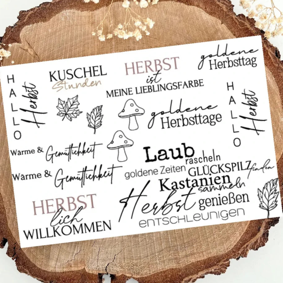 Randlose RUB ON UV Sticker von easy-sticks im Herbstdesign mit verschiedenen Sprüchen und Motiven, ideal für kreative Projekte oder Dekoration. Herbstliche Elemente und Texte wie 'Kuschelstunden' und 'Willkommen'.