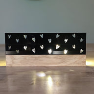 Schwarze Acryl Easy-Sticks mit Herzchen-Muster von Easy-Sticks. Perfekt für kreative Projekte und Dekorationen, die im Innen- und Außenbereich Verwendung finden. Set mit 4 Stück.