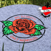 Runde Platte mit buntem Rosen-Design und dem Schriftzug "No Regrets Only Memories" von easy-sticks, perfekt zur Dekoration und für kreative Veranstaltungen.