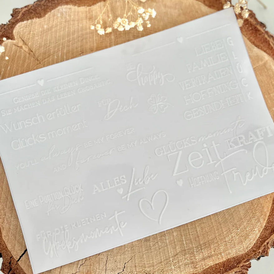 Weiße Rub on UV Sticker von easy-sticks, die kreative Sprüche und Designs für DIY-Projekte zeigen, perfekt für persönliche Gestaltung.