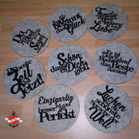 Plotterspruch Datei Es ist dein Leben MAch das Beste daraus! Die beste Zeit ist jetzt. Schön, dass es dich gibt! Lachen ist die schönste Sprache der Welt, Einzigartig ist viel besser als perfekt, An hier gebinnt das Gück, Familie ist die perfekte Mischung auch Chaos und Liebe, Du kannst den Wind nicht ändern, aber die Segel anders setzten! Idee für Plotter Karte Geschenk