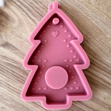 Silikon-Gießform in Form eines Tannenbaums als Schokoladenkugelhalter von easy-sticks, ideal für das Gestalten festlicher Schokoladenkugeln.