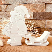 Weihnachtsmann mit Schlitten Silikonform von easy-sticks, stilvolles Design ideal für die Herstellung von Dekorationen und Süßigkeiten.