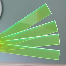 Lade das Bild in den Galerie-Viewer, Easy-Sticks Acryl grün fluoreszierend, 4 Stück
