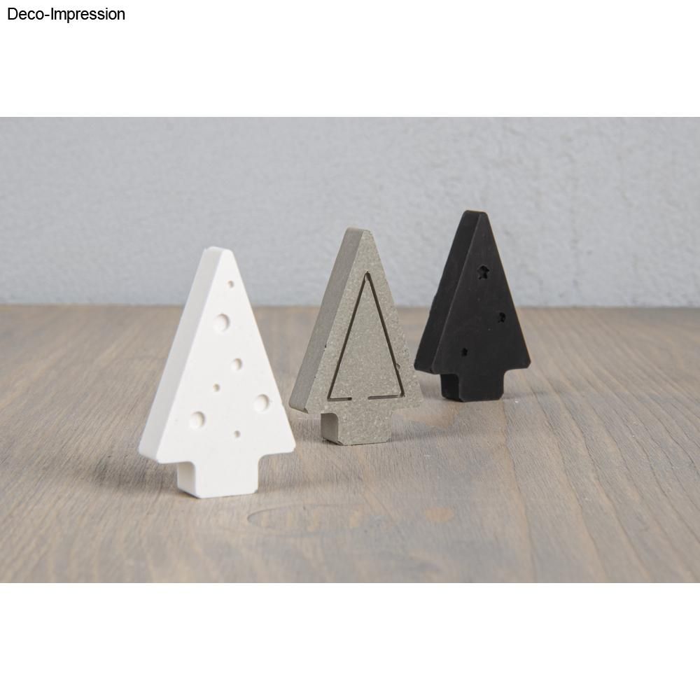 Drei dekorative Weihnachtsbaum-Anhänger in verschiedenen Farben, eine kreative Verwendung der Silikon Gießform Mini-Dekoformen Xmas von easy-sticks.