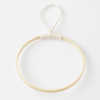 Holzring mit Kordel zum Aufhängen, perfekt für kreative Bastelprojekte von Easy-Sticks.