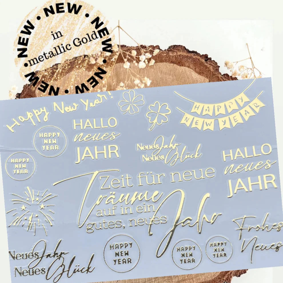 Rub on UV Sticker randlos A5 Happy New Year von easy-sticks, im metallic Gold, zeigt eine Vielzahl an festlichen Neujahrs-Motiven und Sprüchen für kreative Bastelprojekte.