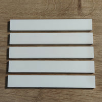 Easy-Sticks Acryl Weiß - 8 Stück - 16 cm Länge, hochglänzende weiße Acryl-Sticks auf Holzuntergrund, ideal für kreative Dekorationen und Anwendungen.