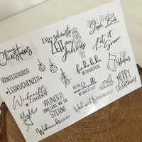 Nahaufnahme des Rub on UV Stickers von easy-sticks, randlos Weihnachten Mix2 A5, zeigt festliche Graphiken und Texte in einem eleganten, minimalistischem Design.