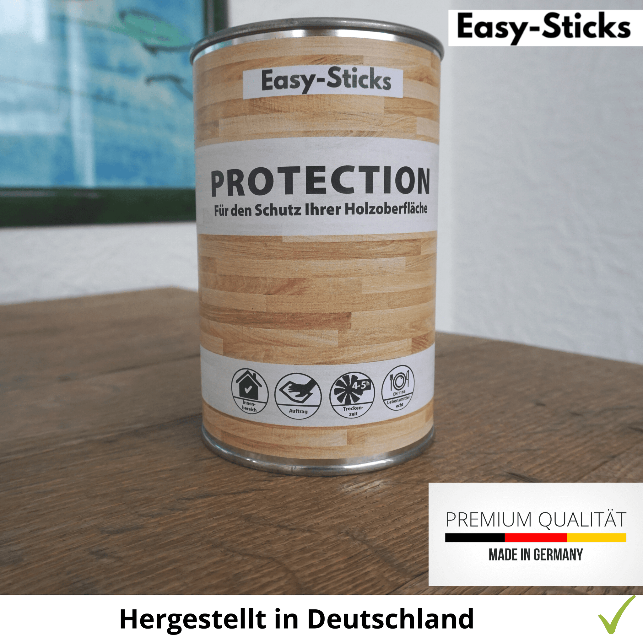 Eine Dose Easy-Sticks Schutzöl steht auf einem Tisch, präsentiert die Premium Qualität und die Anwendung für Holzoberflächen. Easy-Sticks Schutzöl - 0,5 L - Perfekt für Innen.