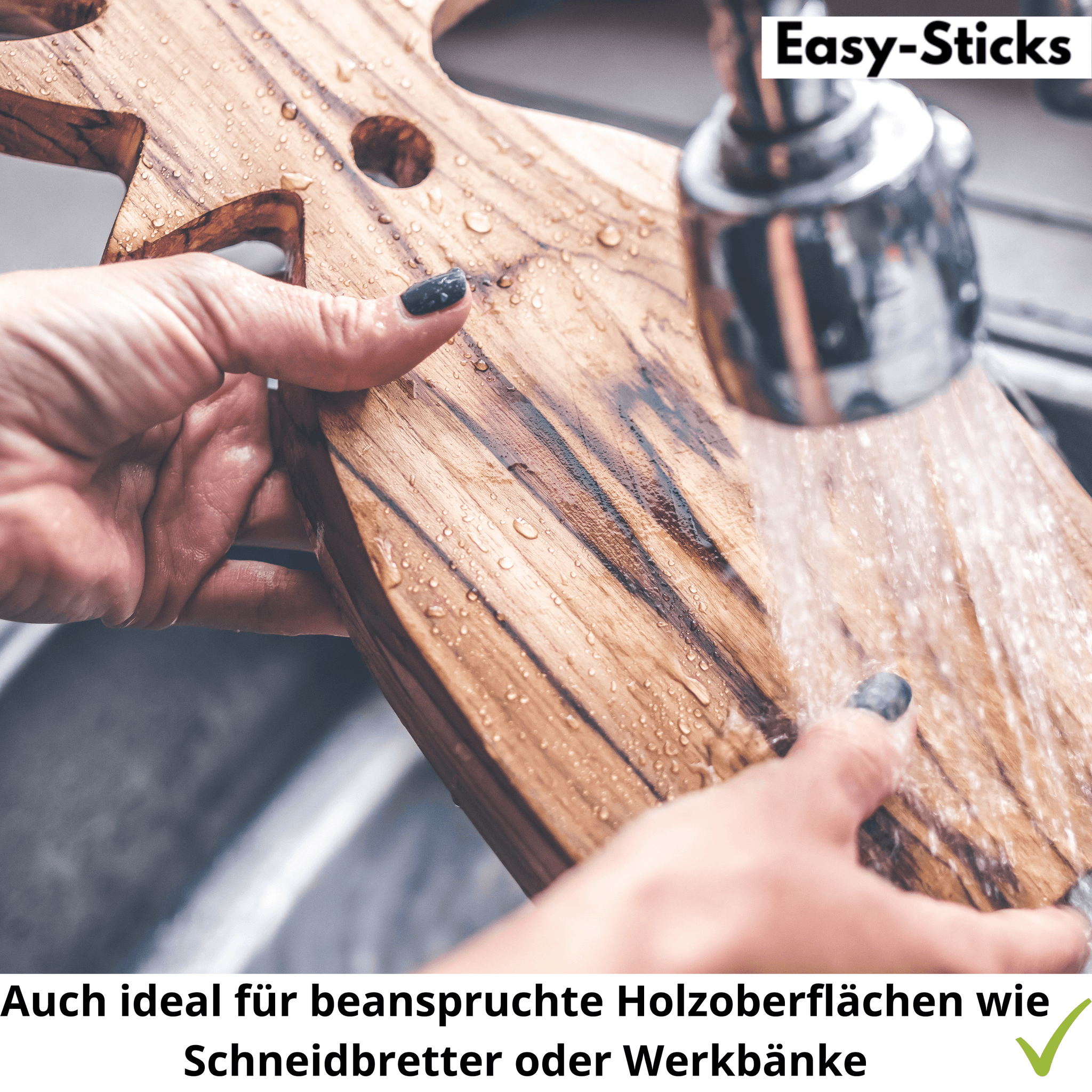 Eine Hand, die eine mit Wasser bemessene Holzoberfläche eines Schneidebretts bearbeitet, perfekt geschützt durch Easy-Sticks Pflegeöl. Easy-Sticks Schutzöl - 0,5 L - Perfekt für Innen.