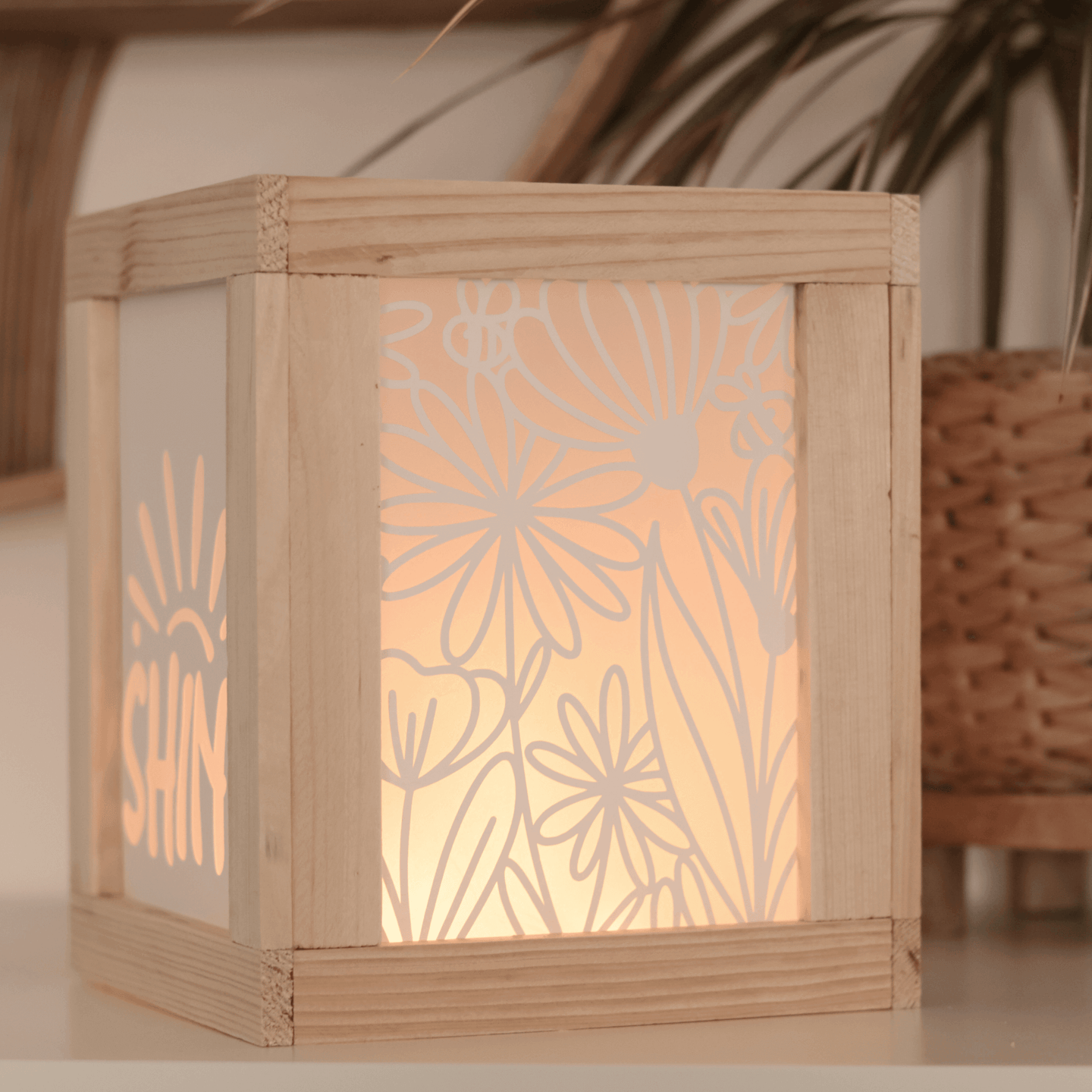 Blumen Laterne Plotterdatei Zum Download: Eckige Laterne Mit Blumenmuster Und Shine Design