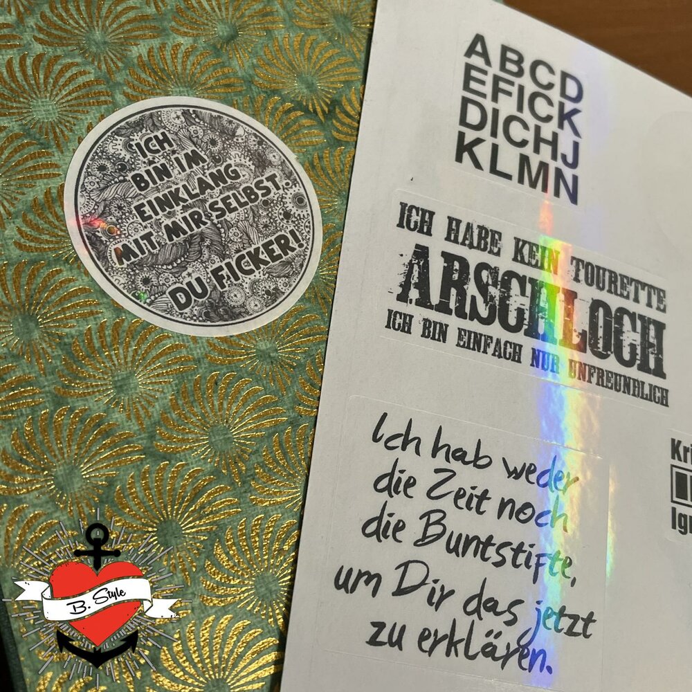 Originelle Sticker von easy-sticks: Humorvolle und kreative Sprüche auf einem kunstvollen Hintergrund, ideal für das persönliche Basteln und kreative Designs. 100 Sticker zum Ausdrucken in PNG Dateien.