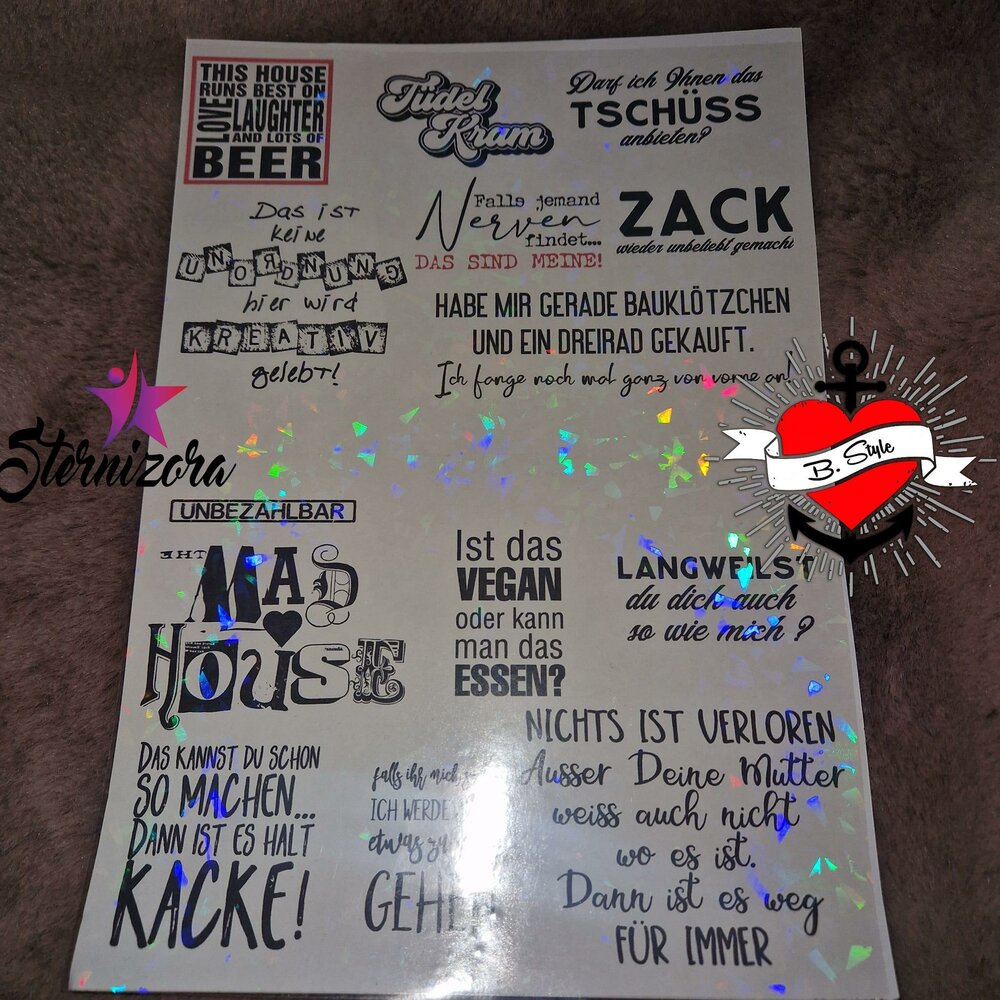 Kreative Sticker von easy-sticks: Vielfalt an Sprüchen und Designs auf einer bunten Printvorlage, perfekt für persönliche und DIY-Projekte. 100 Sticker zum Ausdrucken in PNG Dateien.