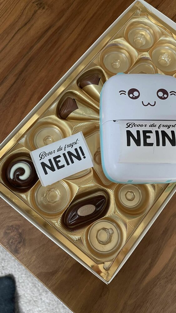 Verschiedene Sticker und Drucker in einem Arrangement von easy-sticks, 100 Sticker in PNG Format zum Drucken.