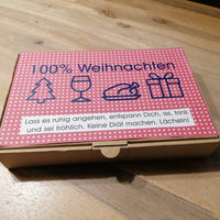 Kreative Geschenkbox im Design '100% Weihnachten' mit festlichen Symbolen, ideal für DIY-Projekte von easy-sticks.