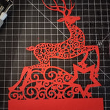 Rotes Rentier aus der Plotter Datei von Easy-Sticks. Detailreiche, dekorative Papierkunst, ideal für Weihnachtsdekoration und Bastelprojekte.