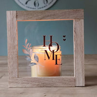 Wunderschönes Lichtspiel mit einem beleuchteten Glas mit Rub On UV Sticker von easy-sticks, das den Schriftzug 'HOME' zeigt - Rub on UV Sticker randlos Mix 0 A5