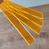 Easy-Sticks Acryl Orange: Vier transparente Acrylstreifen in leuchtendem Orange, perfekt geeignet für beleuchtete Bastelprojekte. Von Easy-Sticks, 16 cm Länge.
