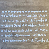 Schöne Präsentation der Easy-Sticks Rub Ons A5 in weiß, umgeben von Holztexturen, ideal für kreative Ausdrucksformen von easy-sticks.