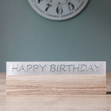 Easy-Sticks Acryl Satiniert - HAPPY BIRTHDAY, stilvolle Schrift 'HAPPY BIRTHDAY' in satiniertem Acryl auf einer Holzunterlage, ideales Geburtstagsgeschenk.