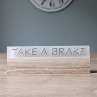 Acryl Easy-Sticks "Take a Brake" von Easy-Sticks auf einem Holztisch, stilvoll designt mit satiniertem Finish, ideale Deko für Zuhause.