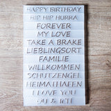 Vielseitige Acryl-Schild-Kollektion von Easy-Sticks mit verschiedenen Beschriftungen, darunter 'HIP HIP HURRA'. Stilvoll und elegant für jeden Anlass.