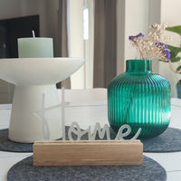 Blauer Easy-Sticks Acryl Aufsteller mit 'Home' Schriftzug, ideal für Küchen- oder Wohnraumgestaltung.