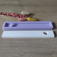 Easy-Sticks Silikonform mit Herz von Easy-Sticks, gezeigt mit einer weißen Gießform auf Holzuntergrund, perfekt für die Herstellung individueller Kunstwerke.