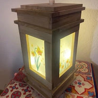Schöne Laterne mit frühlingshaften Motiven, gefertigt nach der Oster Laterne zum Basteln, Datei mit 2 Motiven von easy-sticks.