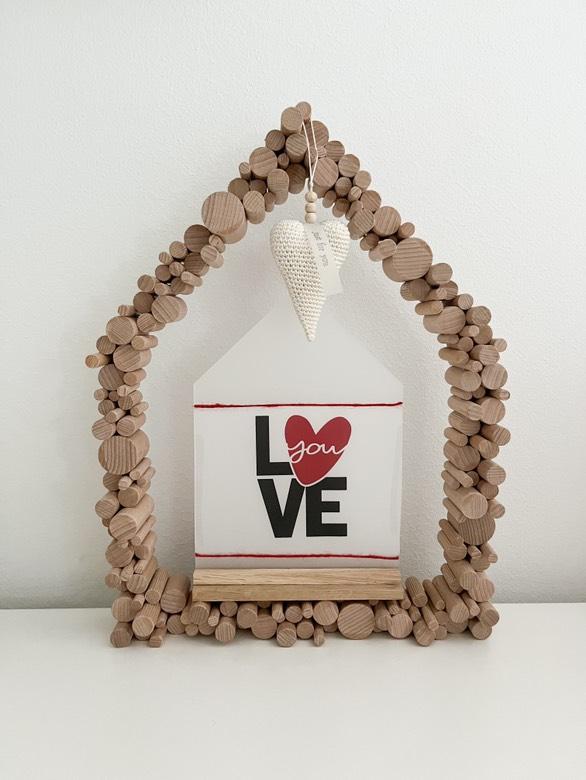 Elegante Lichtbox aus Holz von easy-sticks: Dekorative Laterne mit Herzmotiv und weichem Licht, inspiriert durch die PDF Druckvorlage ‚With Love ...‘