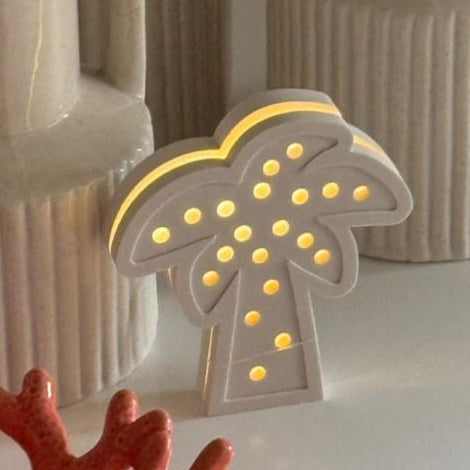 Leuchtendes Silikonform Lichtobjekt Palme von Easy-Sticks, gestaltet für kreative Bastelprojekte und Deko, ideal zum sommerlichen Dekorieren.