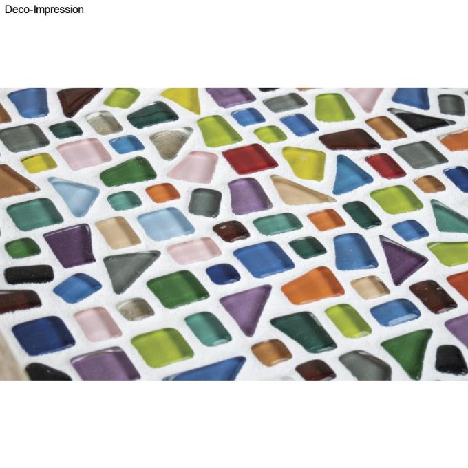 Detailansicht eines kunstvollen Mosaikdesigns aus bunten Soft Glas Steinen, hergestellt von Easy-Sticks.