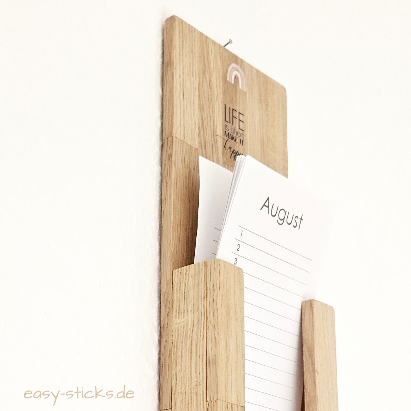 Funktionaler Monatskalender August, präsentiert von easy-sticks, gut strukturiert für einfache Nutzung, PDF-Format für private und gewerbliche Zwecke.