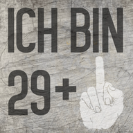 Grafik zur "Ich bin 29+" Plotterdatei von easy-sticks, die handgestoppte Zeichen und stylische Schriftzüge zeigt.