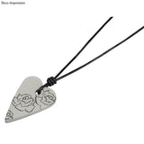 Schöner Anhänger in Herzform mit Rosenmuster, Rayher Gießform: Anhänger Herz von easy-sticks, ideal als kreatives Schmuckstück.