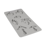 Praktische Silikon-Gießform von easy-sticks, die herbstliche Motive wie Blätter und Pilze zeigt. Perfekt zum Herstellen von einzigartigen Deko-Anhängern.