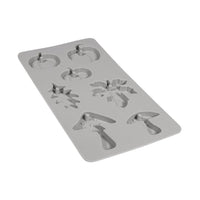 Praktische Silikon-Gießform von easy-sticks, die herbstliche Motive wie Blätter und Pilze zeigt. Perfekt zum Herstellen von einzigartigen Deko-Anhängern.