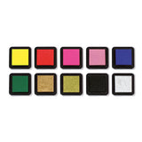 STAMPO Scrap von easy-sticks: eine Kollektion von zehn quadratischen Pigment-Stempelkissen in verschiedenen lebendigen Farben, darunter Gelb, Rot, Pink, Grün, Gold und Silber.